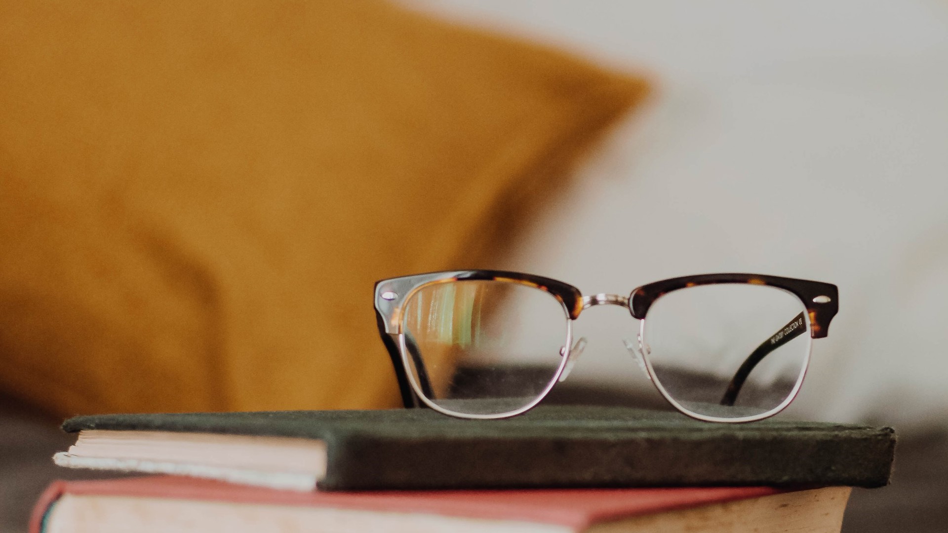 Bøger og brille